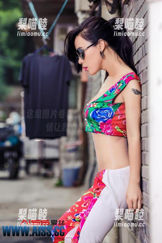 爱丝这组图片看着优雅，丝缚美人却又悄悄让我心里有些涟漪