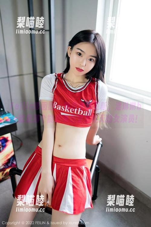 Feilin嗲囡囡 - 黑色套图更新，潘琳琳ber就是那个能把黑色穿出春天的女演员！