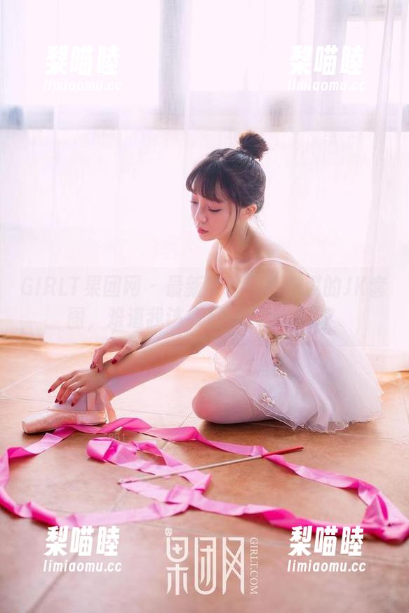 GIRLT果团网-莫雅淇 GIRLT果团网 - 最新套餐!莫雅淇的JK套图,难道我该拿起背包出门了?