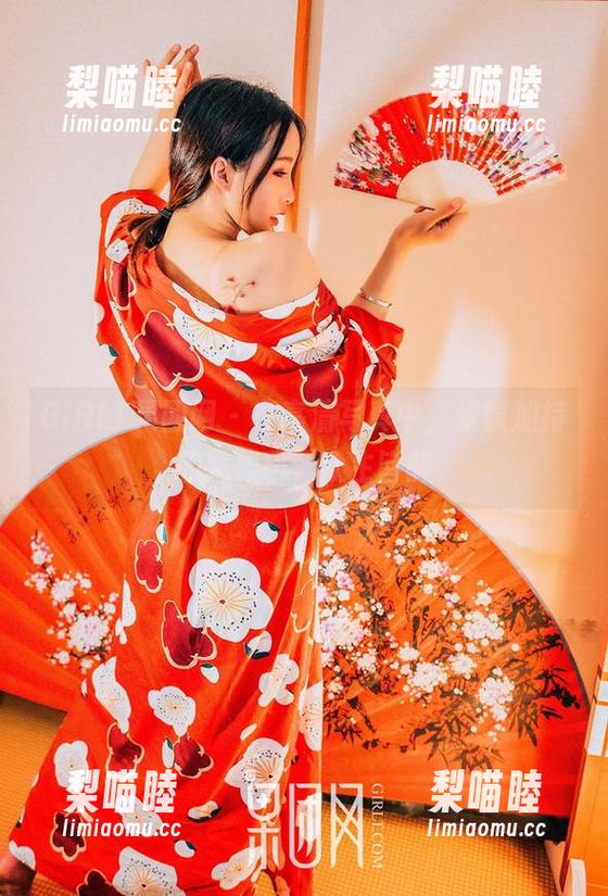 GIRLT果团网-莫雅琪 GIRLT果团网 - 在高清写真中,眼镜加持的莫雅琪,众生皆醉