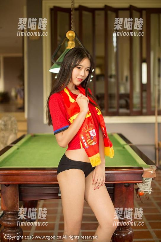 TGOD推女神 - 白一晗与泳池的邂逅更新来了，记得带上泳圈哦