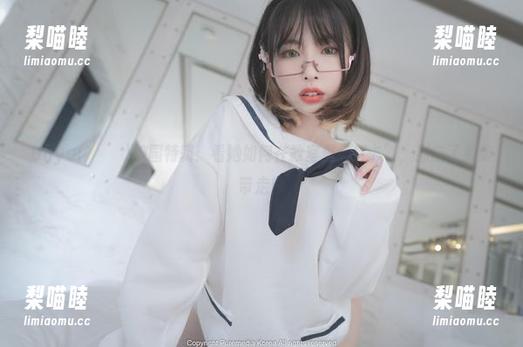 Uhye(이유혜)校园特辑：看她如何在教室里‘打卡’，别忘了免费带走！