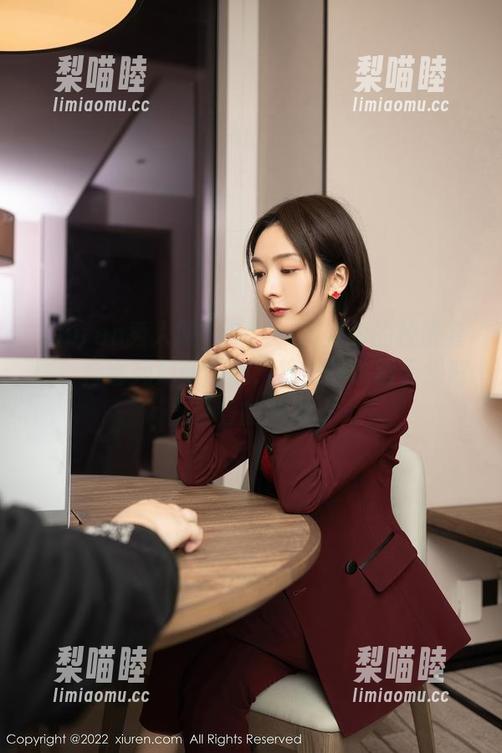 Xiuren秀人网 - Carol周妍希的校服套图，青春宛如数学题，貌美却永远无法解出香香的味道。