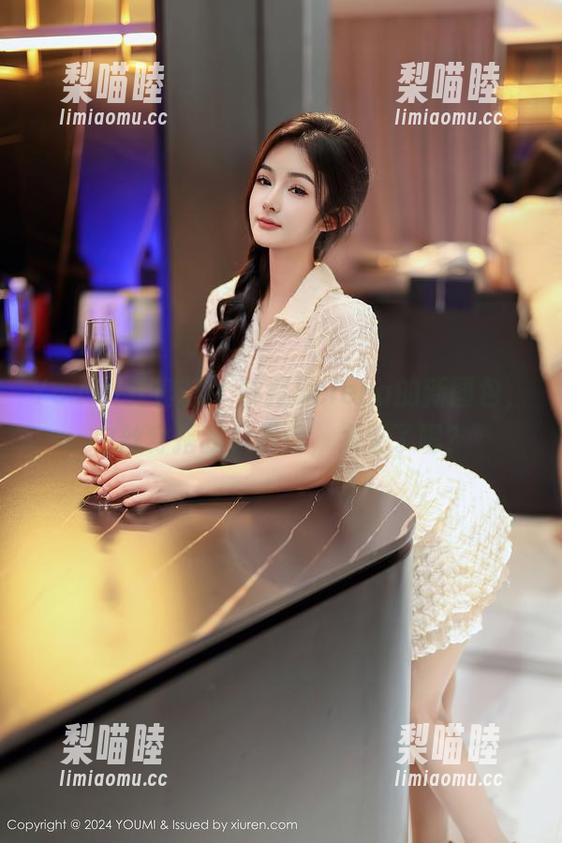 YouMi尤蜜荟 - 娜露Selena的新图包，白丝穿搭我只想说，太会了吧？