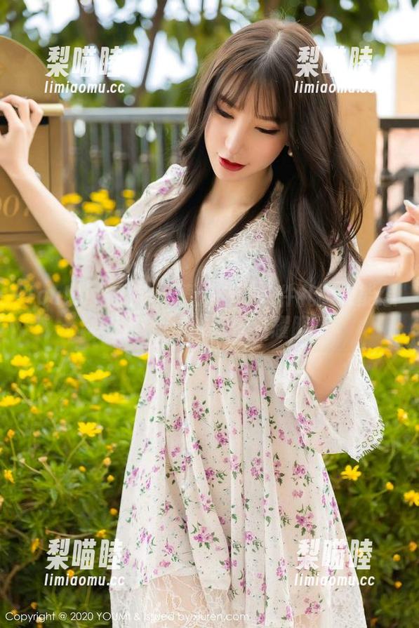 YouMi尤蜜荟-黄歆苑 YouMi尤蜜荟 - 黄歆苑:一件礼服又能怎样?照片里的她依然耀眼。