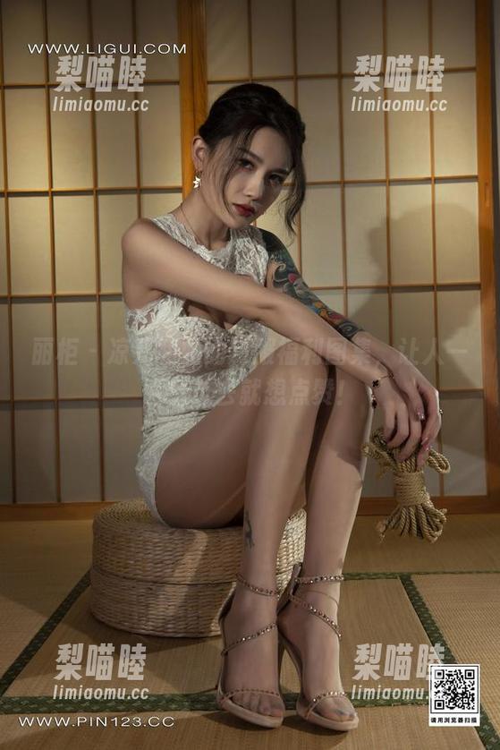 丽柜 - 凉儿和她的制服福利图集，让人一眼看过去就想点赞！