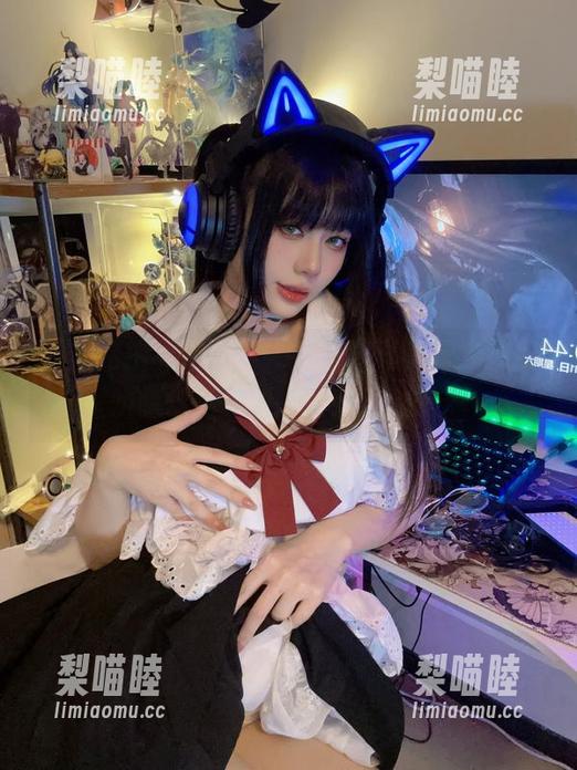 九言私拍的兔女郎，穿着奇异，行走在梦里的味道，让我一时摸不到头脑。