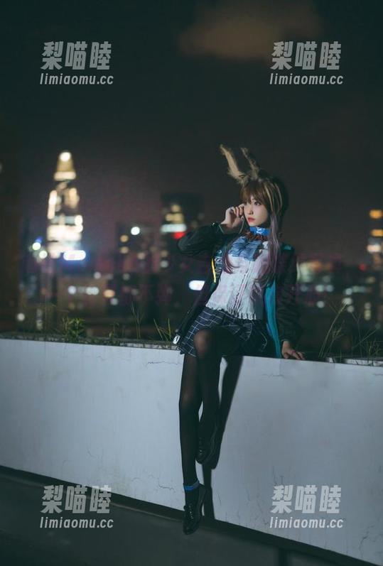 南桃Momoko的少女吉他与蝴蝶结写真，一个音符都不弹，但保证哄你开心！