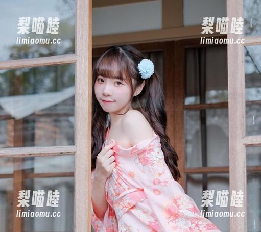 跟着可可小白兔去游泳，顺便拍拍“兔兔”才行啊