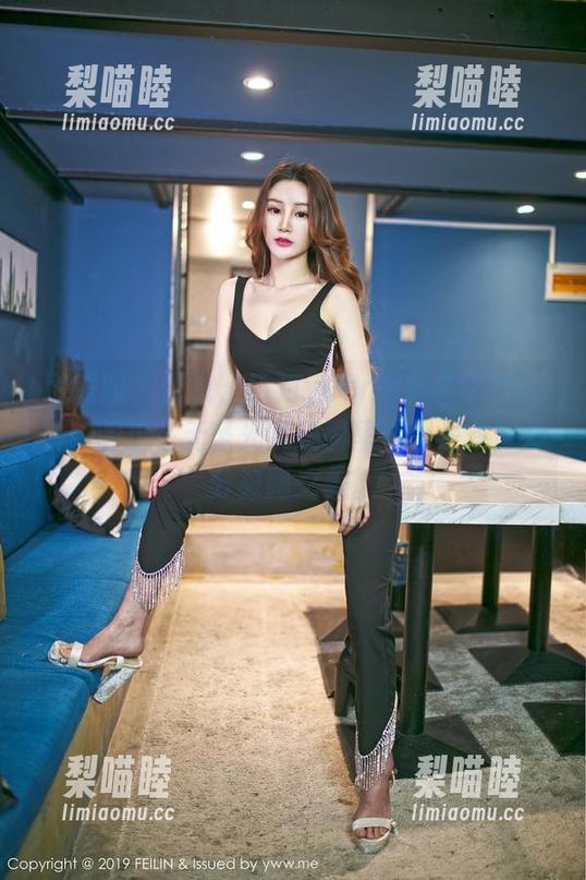 嗲囡囡-伍月yuer 嗲囡囡 - 我说,伍月yuer的礼服不仅好看,固执在无圣光的美图里,倒是多了几分隐晦之美。