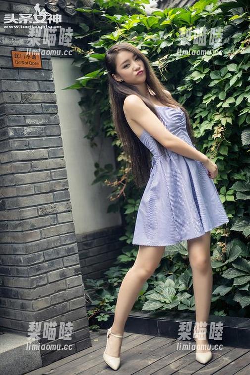 头条女神-尹菲 头条女神 - 尹菲白丝尤物,免费图册带你软绵绵的旅程