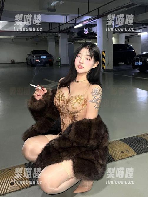 微密圈 - 小优优子图包精选：“秘书”有时候是个拼图，这个不拼也行。