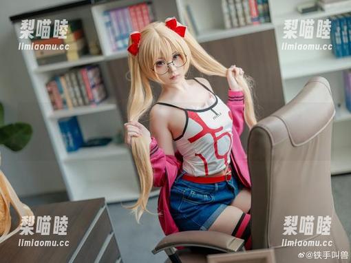 看这图集，幼水铃衣教我如何把平平无奇的皮衣穿出戏剧张力，真是服了。