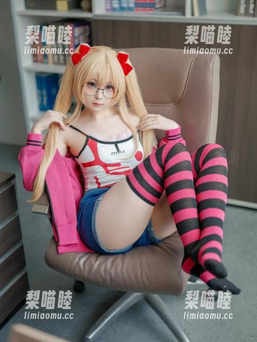 更新：幼水铃衣的圣诞cos，选择性失明是我今天的状态。