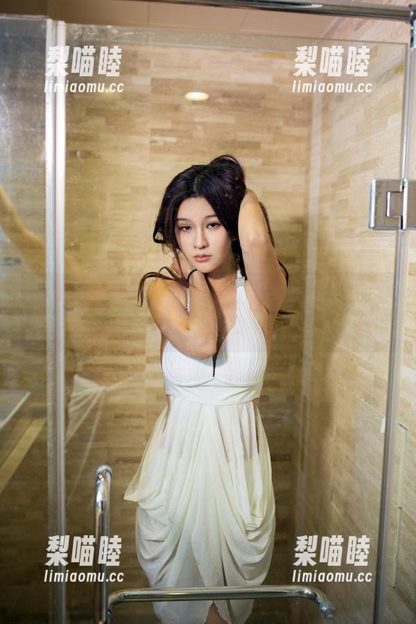 推女郎-杨伊 推女郎 - 原图里的杨伊,肉丝光滑得让人想多看一眼。