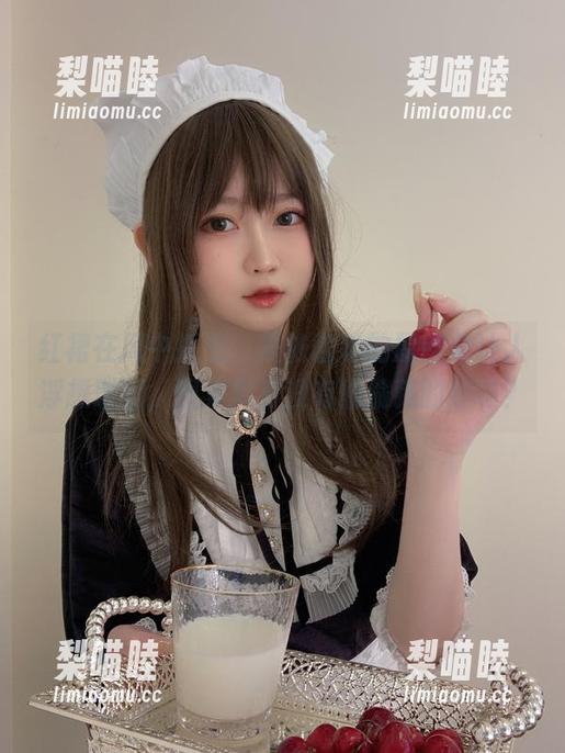 红裙在风中摇曳，是依酱呀的原图总让人浮想联翩，图集里有没有偷偷藏的趣味？