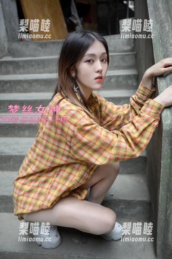 梦丝女神 - 灵唯的比基尼写真，套图看上去还蛮心机的