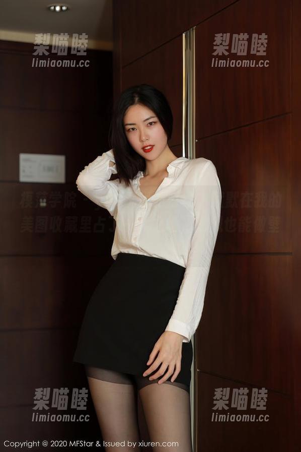 模范学院 - yoo优优的白丝，默默在我的美图收藏里占了一席之地，貌似也能做壁纸。
