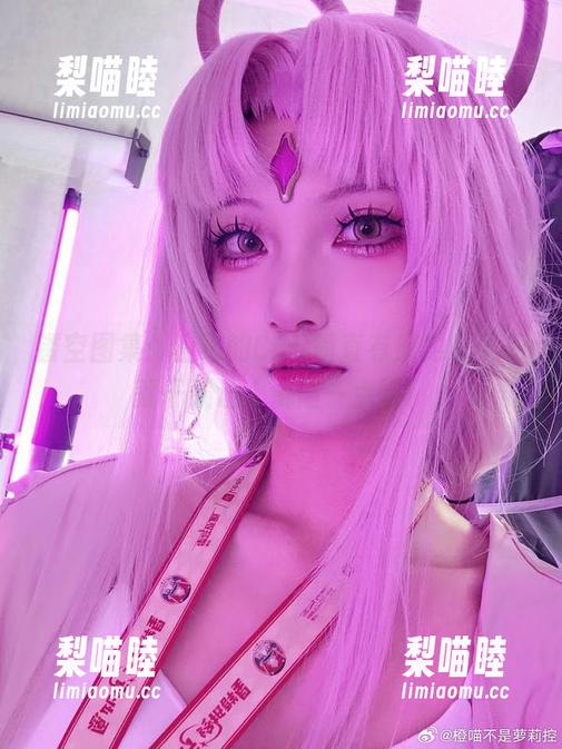 橙喵 镂空图集:橙喵的COS简直有魔力,不如就干脆让人沉陷一点吧!