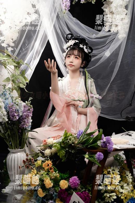 爆机少女喵小吉带你玩转白丝，精选写真集大放送