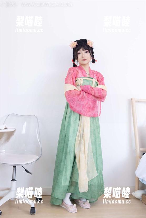 物恋传媒-佳琪 物恋传媒 - 在佳琪在线の写真里,小白棉袜和帆布鞋组队,耍宝有多好?