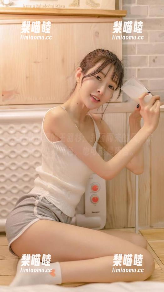 户外私拍里的王羽杉：扑面而来的风，吹来不少好气色，也可能是巧合。
