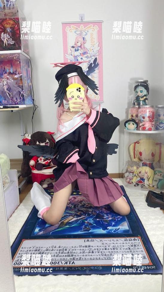 白栎Shirly 夜夜思学弟,白栎Shirly的得意写真集:如此巧妙的学姐形象。