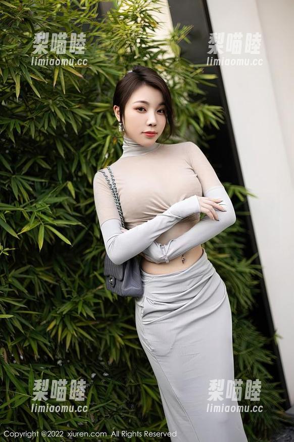 秀人网-小逗逗 秀人网 - 小逗逗的黑白摄影,究竟是哪种情绪打动了我?迷失在这黑白之间。
