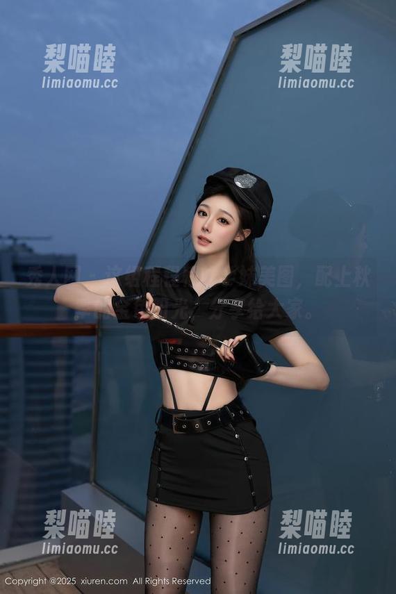 秀人网 - 这组程程程的学妹美图，配上秋季的金色阳光，分享给大家。