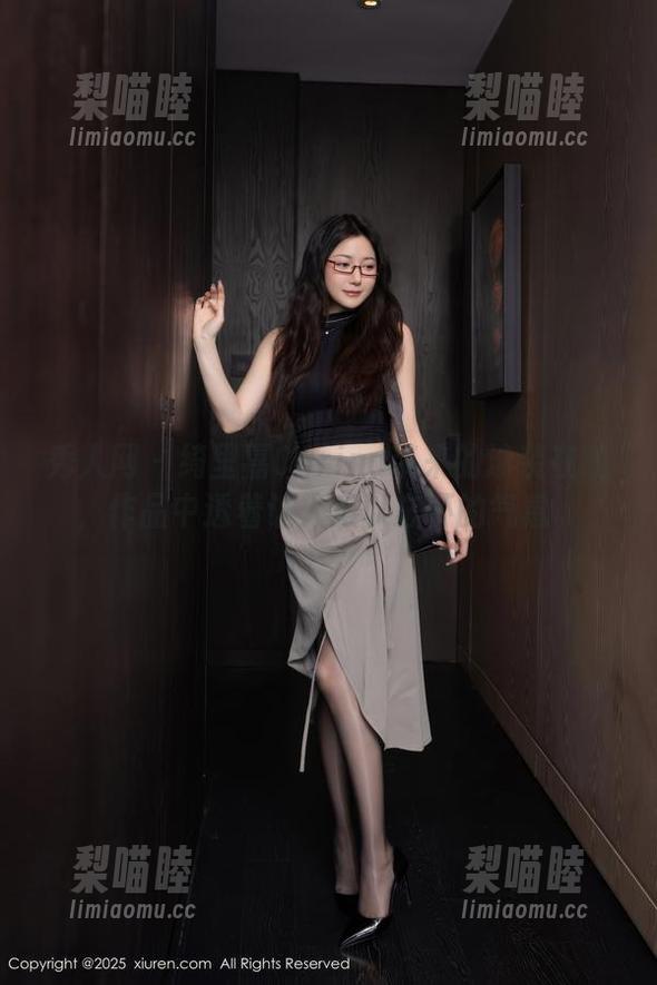 秀人网 - 绮里嘉Carina带来的泳装在线，作品中透着让人难以忘怀的气息。