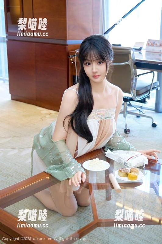 秀人网 - 图集直击，陈小喵师生剧情写真中的暧昧瞬息