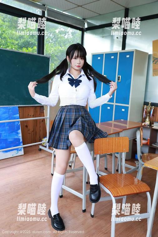 秀人网 - 这次黄密儿的双马尾写真集更新，又摆出了一些奇怪的pose，哈哈，太可爱了