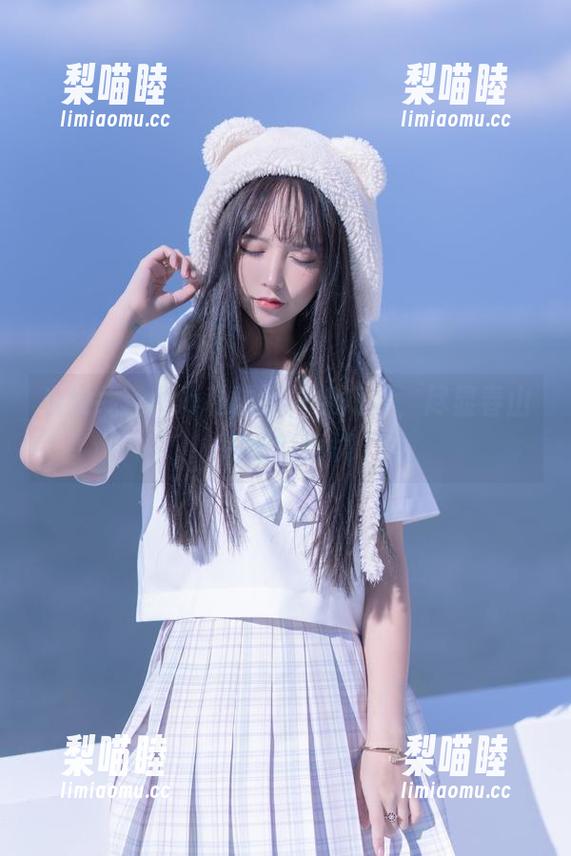 米线线sama私拍：一条短裤，尽显春山如黛的意境