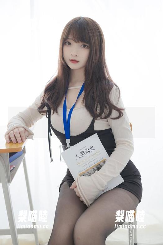 紧急企划 - 今晚五更百鬼最新写真上线，粉色的温柔竟然让我想起了童年。