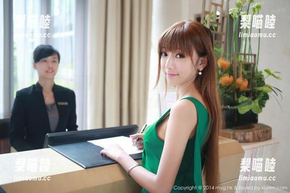 美媛馆 - 熊吖BOBO的红裙写真，让原图的色彩有点不一样，你感受到了吗？