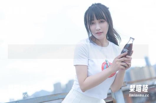 办公室里的脱尾巴Mizuki：高清写真，让你眼前一亮