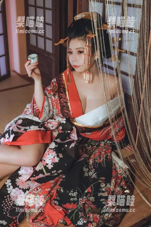 自闭颜球球 资源分享,OL颜颜也想偷懒:自闭颜球球不加班的优雅姿态。