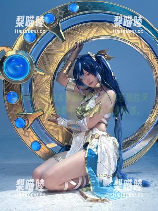 阿薰kaOri的水手服系列，若隐若现的灵动，分享给我最不能抗拒的那份诱惑。
