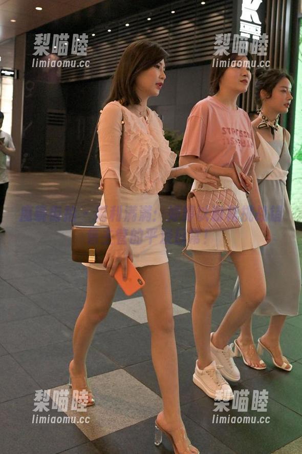 魔镜街拍 - 福利满满：婷婷以粉裙挑战销售主管的平淡日常！